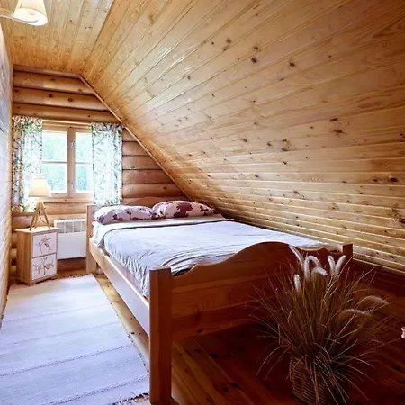 Log House Allikas * Pihali
